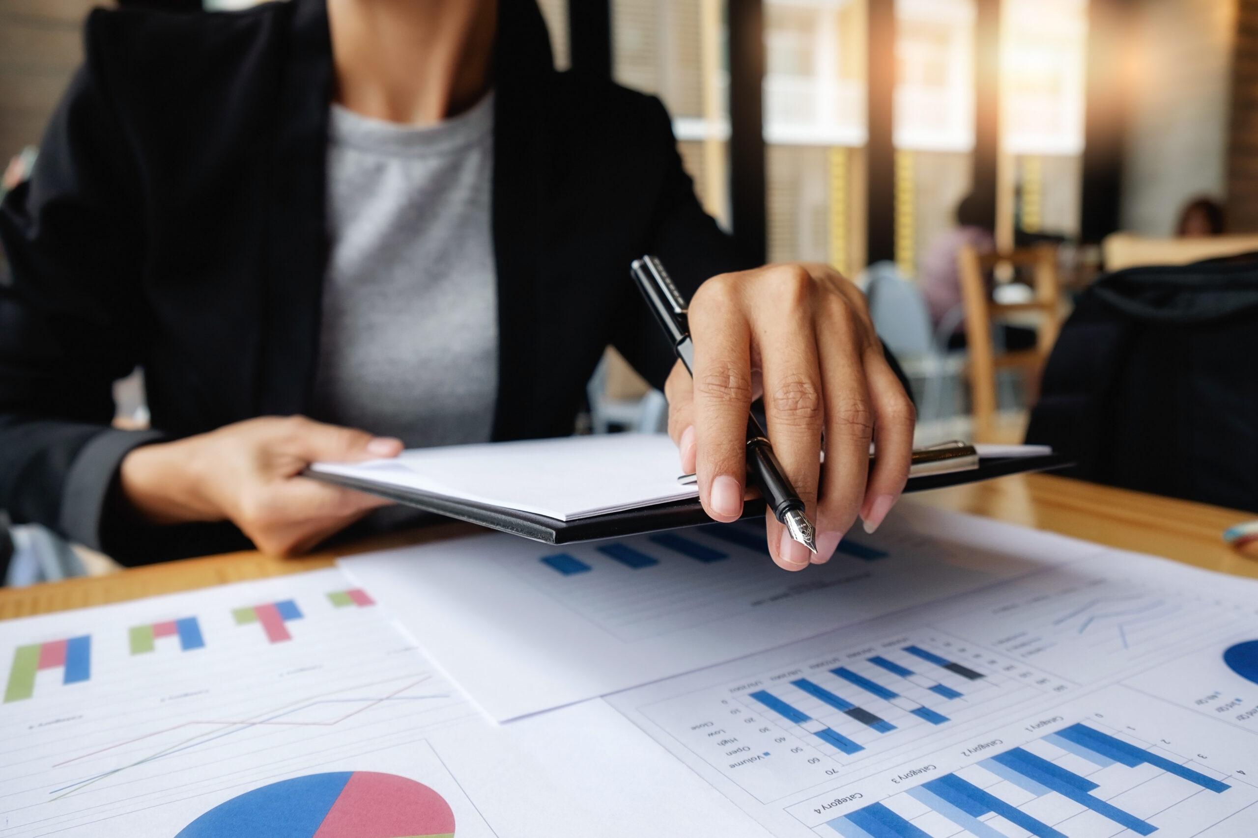 gestión financiera profesional – análisis contable y planificación fiscal con gráficos